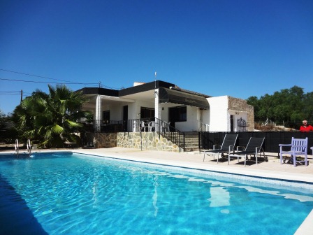 Wij verhuren vakantiehuizen aan de zuidelijke Costa Blanca