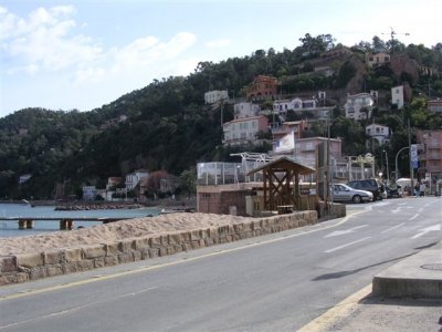 COTE D'AZUR: THEOULE-SUR-MER: te huur 3k.app. met schitterend uitzicht op de baai van CANNES.