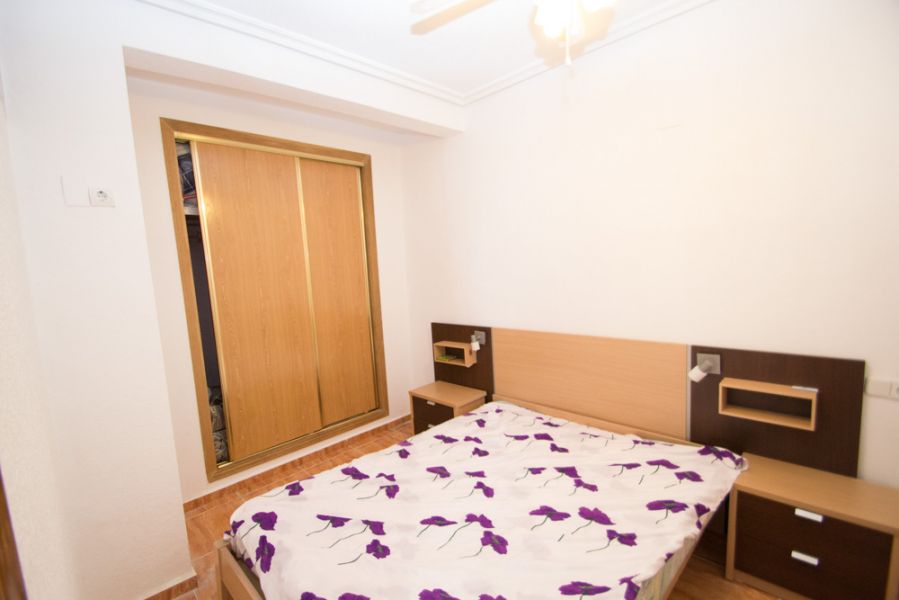 Gelijksvloer hoekhuis te torrevieja gerenoveerd 