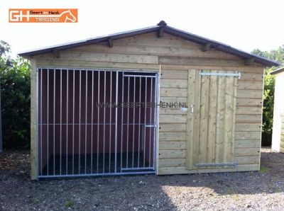 Hondenhok / hondenkennel met tuinhuis / opberghuis
