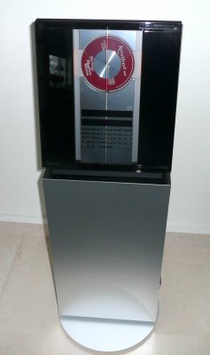 Bang en Olufsen BEOCENTER 2300 inclusief CD meubel van B&O.