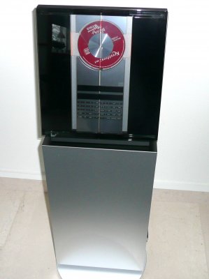 Bang en Olufsen BEOCENTER 2300 inclusief CD meubel van B&O.