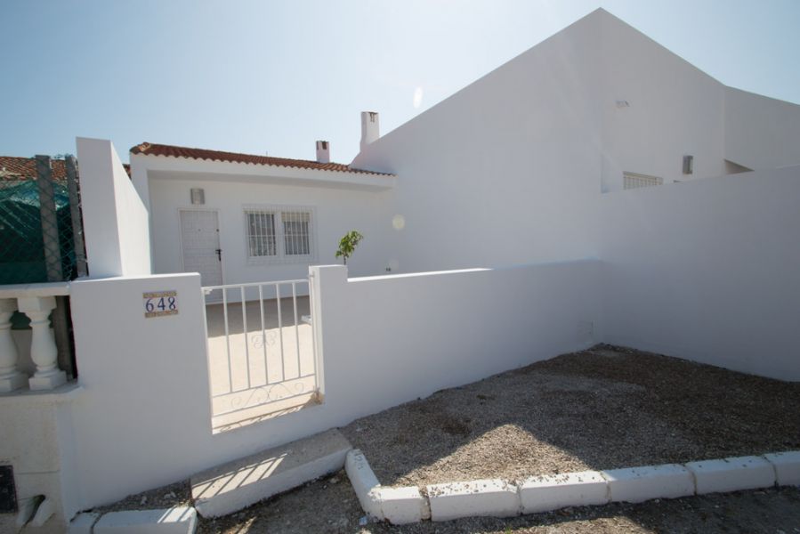 Rijhuis met ruim terras te torrevieja spanje 