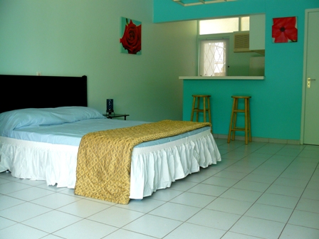 Kleurrijke budget appartementen te huur op Curacao.