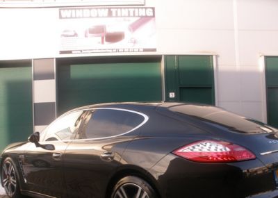 Autoruiten, Tinten, Blinderen uit 1 stuk folie