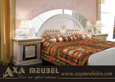 Italiaanse hoogglans versace model medusa - zeus meubelen