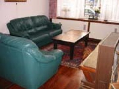 Te Huur; Gemeubileerde 5 kmr woning.