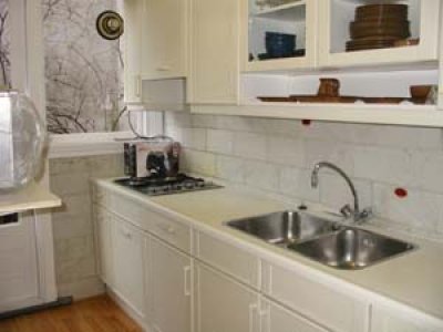 Te Huur; Gemeubileerde 5 kmr woning.