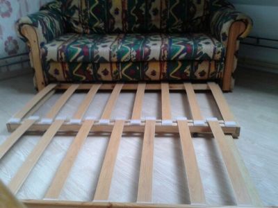 Vrolijk gekleurd zit/slaapbankje 