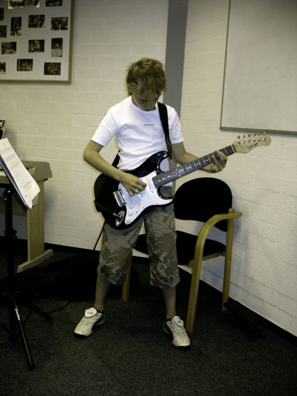 GITAARles ? Kom naar Colours of the Guitar ; GRATIS Kennismaking!!