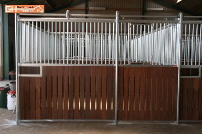 Luxe gebruikte paardenboxen van Laake gebruikt op de Equitana in Essen