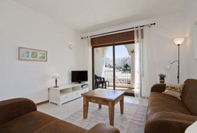 Algarve, Carvoeiro. 2 slk. appt. met zwembad. 500m vanm zandstrand