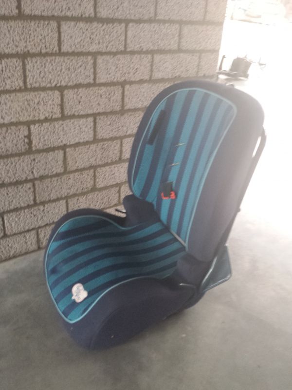 Kinderstoel (weinig gebruikt) voor in de auto te koop 