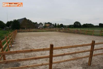 Degelijke houten paardenbak omheining rijbak bak	