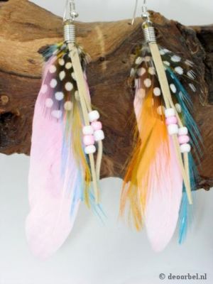 Mooie roze kleurige veren oorbellen (hanger)