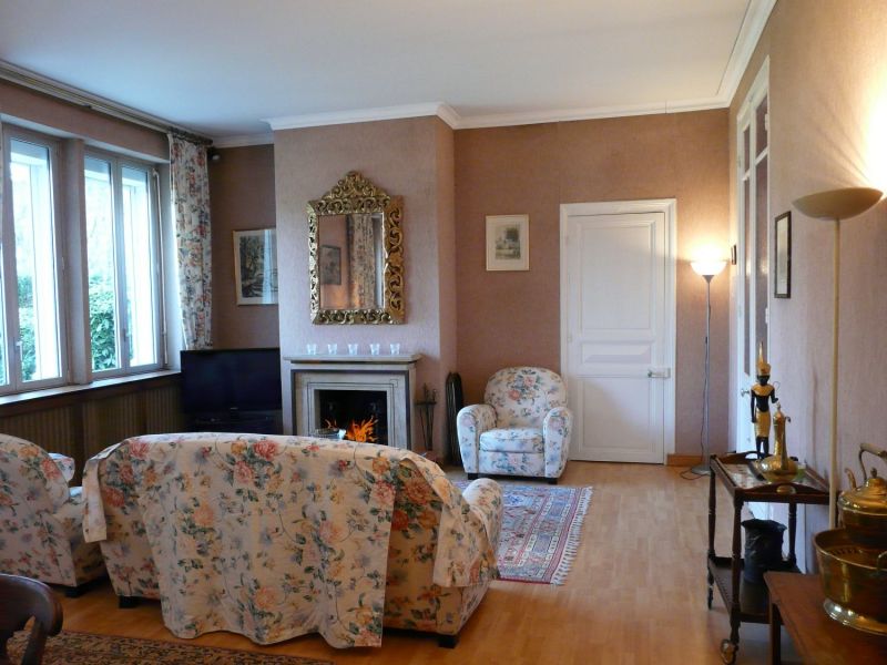 Groot statig herenhuis te huur in de Bourgogne te huur 