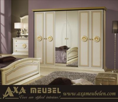 Versace hoogglans medusa meubels AXA denhaag breda rotterdam