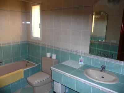 HUIS 157 m Â², 3 Slpk., 2 Badk., 2 grote zonnige terrassen met zicht op zee, bergen, golf