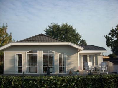 Schitterend vakantiehuis aan het water met tuin 