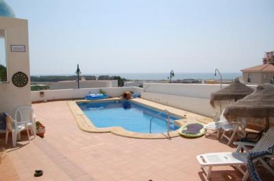 LUXE VILLA MET ZWEMBAD EN ZEEZICH