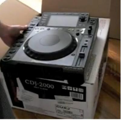 PIONEER CDJ 2000 --  800 euro