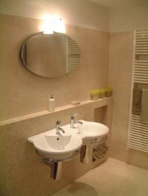 voor al uw renovatie(af)bouw-stucwerk-timmerwerk- tegelwerken