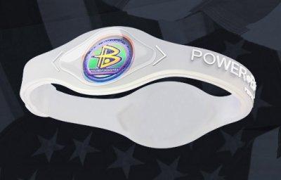 Wesley Sneijder veroorzaakt hype rond Power Balance Polsbandjes