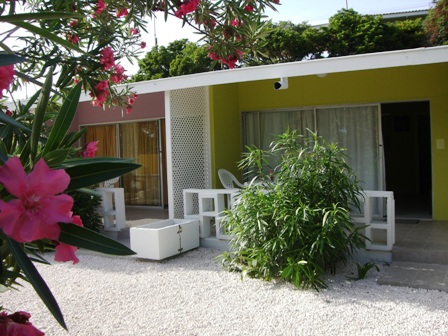 Kleurrijke budget appartementen te huur op Curacao.