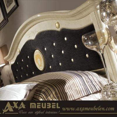 Versace hoogglans medusa meubels AXA denhaag breda rotterdam