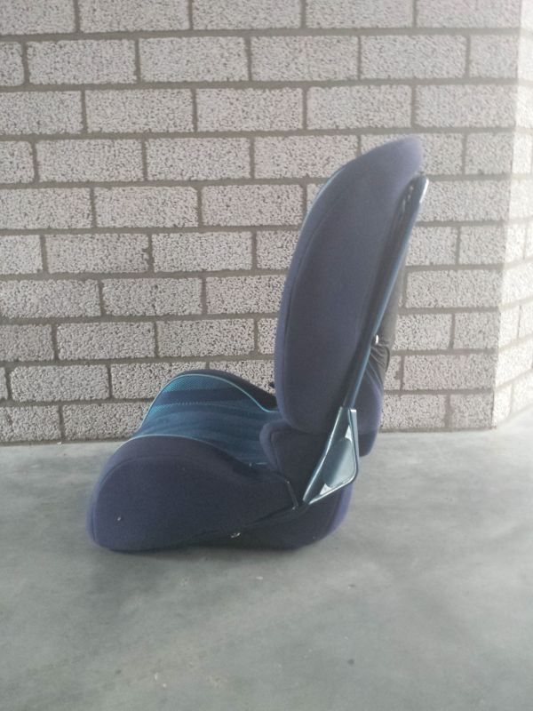 Kinderstoel (weinig gebruikt) voor in de auto te koop 