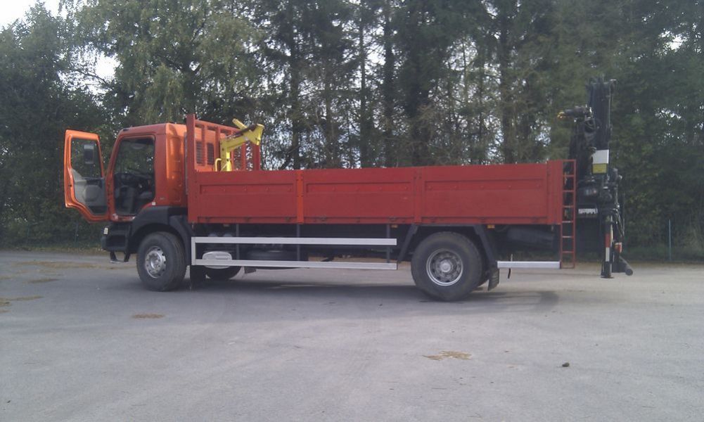 Vrachtwagen met Hiab laadkraan Renault Kerax 260