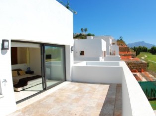 Mooie villa, nieuwbouw aan golfbaan te koop, Benahavis, Marbella