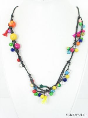 Zwarte koord ketting met vrolijk gekleurde kralen (Sarlini)