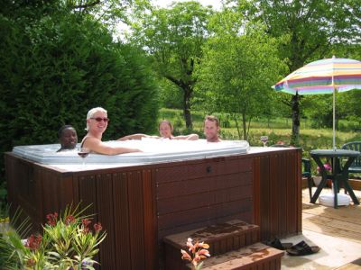 Mooie oude boerderij, ZOMER, Zwembad Jacuzzi, tuin, wifi