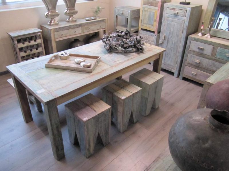 Grote teakmeubelshow van teakmeubelen bij teakpaleis in beringe en baarle-hertog