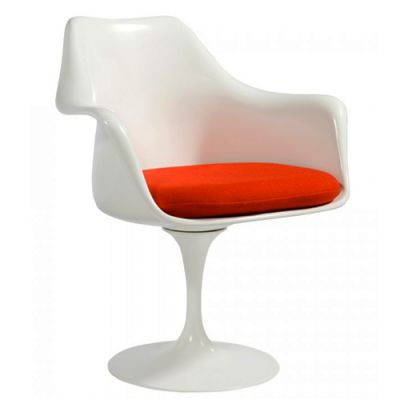 Tulip Design stoelen, design Eero Saarinen. 