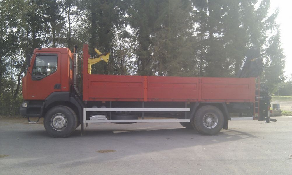 Vrachtwagen met Hiab laadkraan Renault Kerax 260
