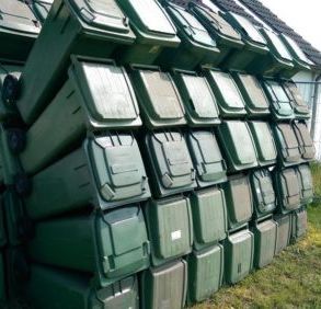 Aangeboden nette  huisvuil kliko's / rolcontainers