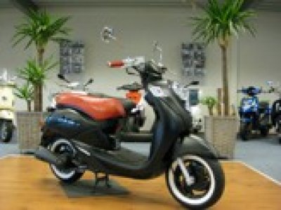 2dehands scooter? www.scootermakelaar.nl