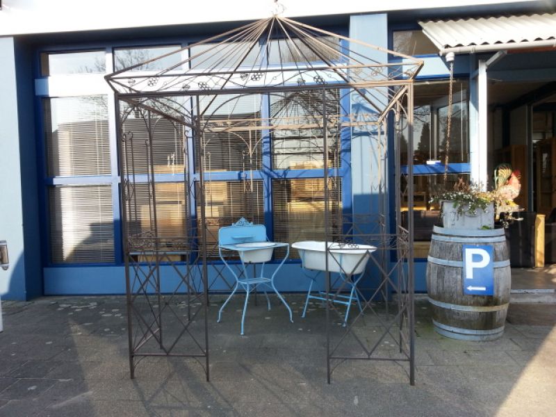 Nieuw bij Teakpaleis brocante teakhouten meubels het geeft weer een landelijke sfeer in je huis 