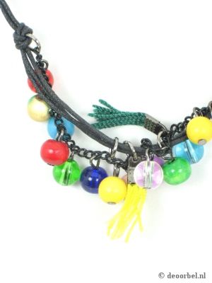 Zwarte koord ketting met vrolijk gekleurde kralen (Sarlini)