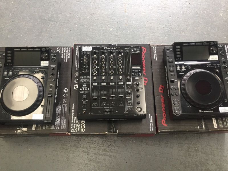 Te koop Pioneer DDJ-SX2 .600€ /Pioneer XDJ-RX..900 €/Pioneer DDJ-SZ..1000€