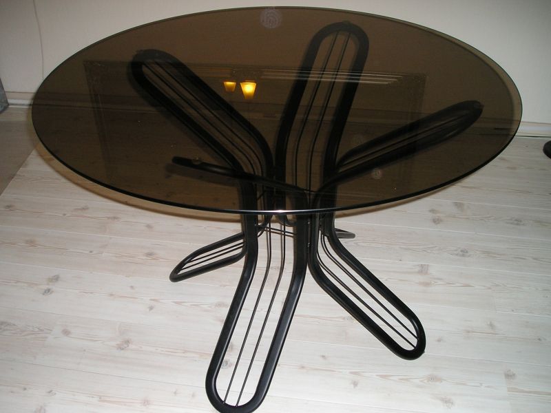 Tafel met 4 stoelen