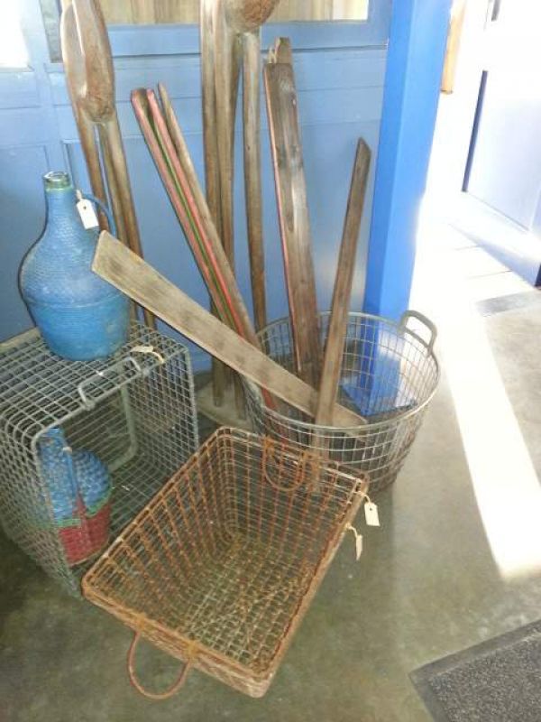 Nieuw bij Teakpaleis brocante teakhouten meubels het geeft weer een landelijke sfeer in je huis 