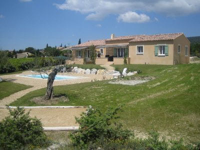 Zuid-Frankrijk: 84 490 St Saturnin Lès Apt: Villa 8-14 personen met privé zwembad te huur