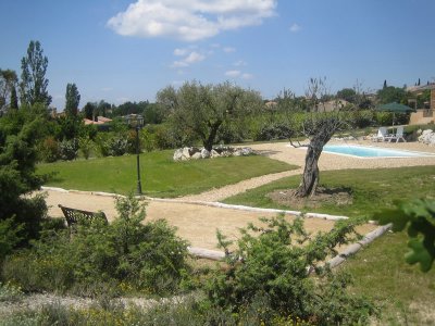 Zuid-Frankrijk: 84 490 St Saturnin Lès Apt: Villa 8-14 personen met privé zwembad te huur