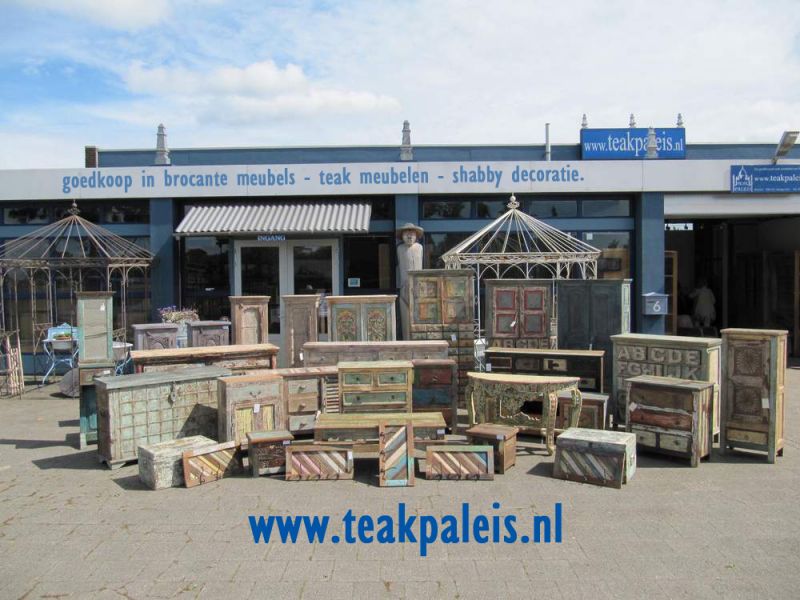 Brocante meubels en teakhouten meubelen bij teakpaleis 