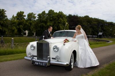 TROUWAUTO WITTE ROLLS-ROYCE SILVER CLOUD HUREN VERHUUR