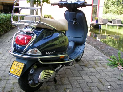 IN NIEUWE STAAT,VESPA 4-takt