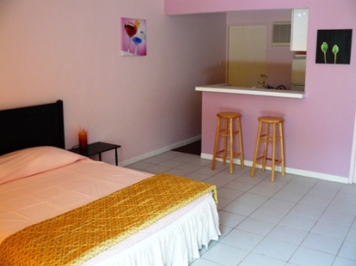 Kleurrijke budget appartementen te huur op Curacao.